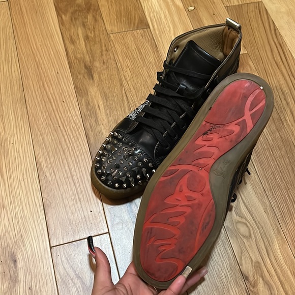 Selling my brother old shoes for him - Picture 2 of 5